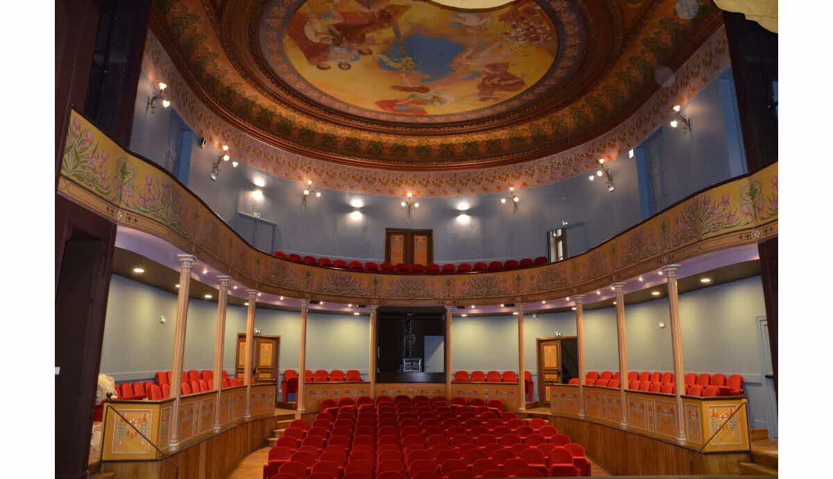 semur en auxois on a visite le theatre renove veritable bijou architectural 1512401523
