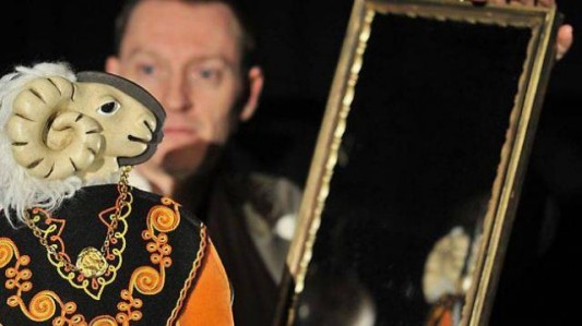 tisseur dombres la malle theatre revisite un conte dandersen